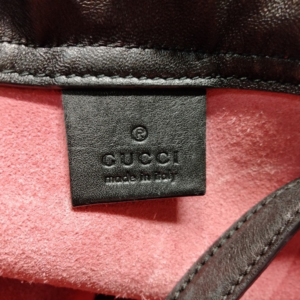 GUCCI - Grained Calfskin Logo Drawstring Backpack R1.093 - Picture 2 of 2